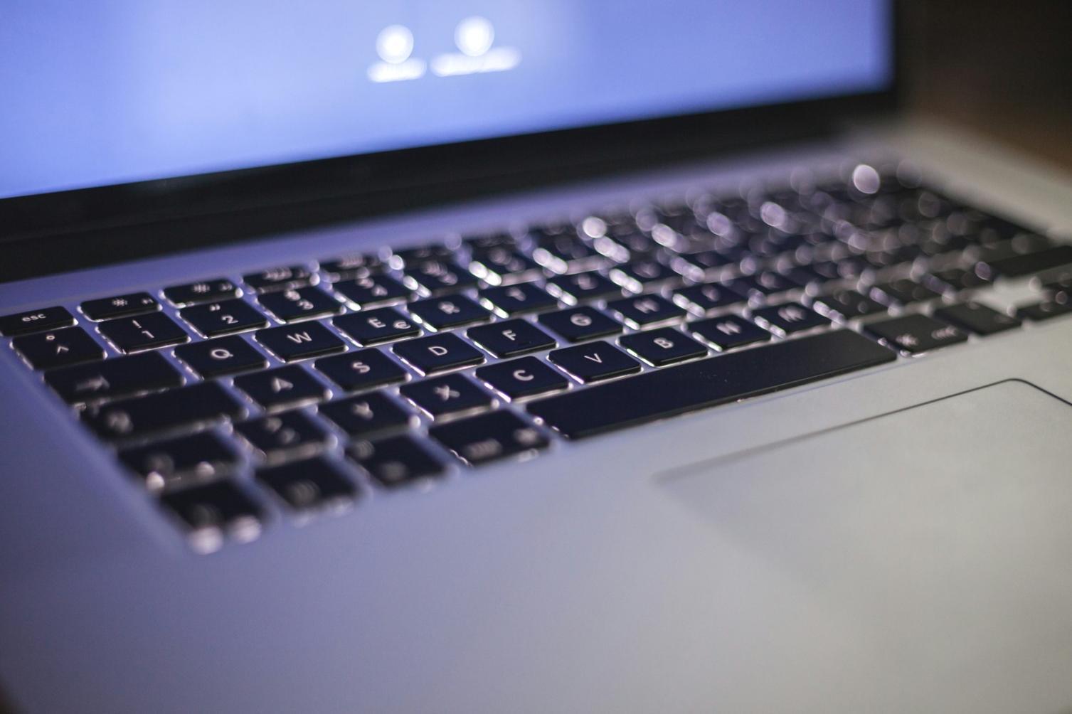 Overzicht van een ML-module met codestructuur en datapijplijn